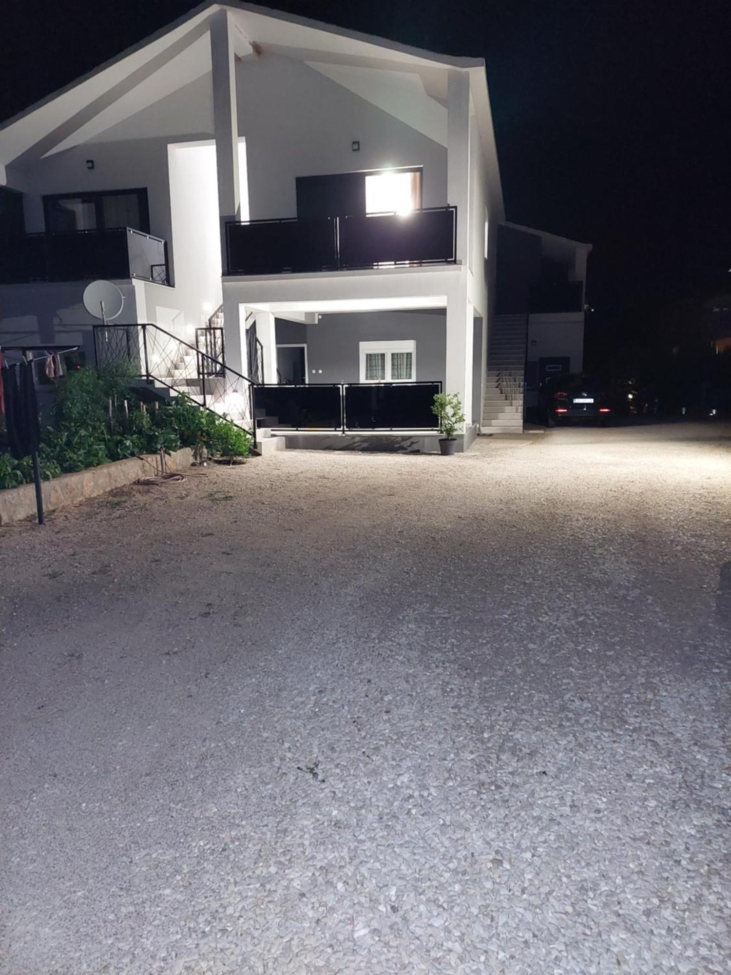 Apartmani Karla Paklenica Стариград-Пакленица Екстериор снимка